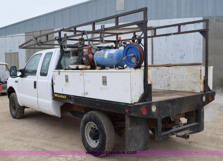 image for item K2321 2003 Ford F250 Super Duty XL SuperCab flatbed pickup truck