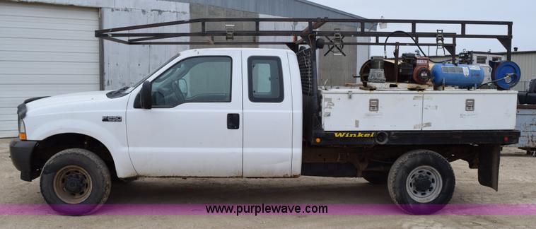 image for item K2321 2003 Ford F250 Super Duty XL SuperCab flatbed pickup truck