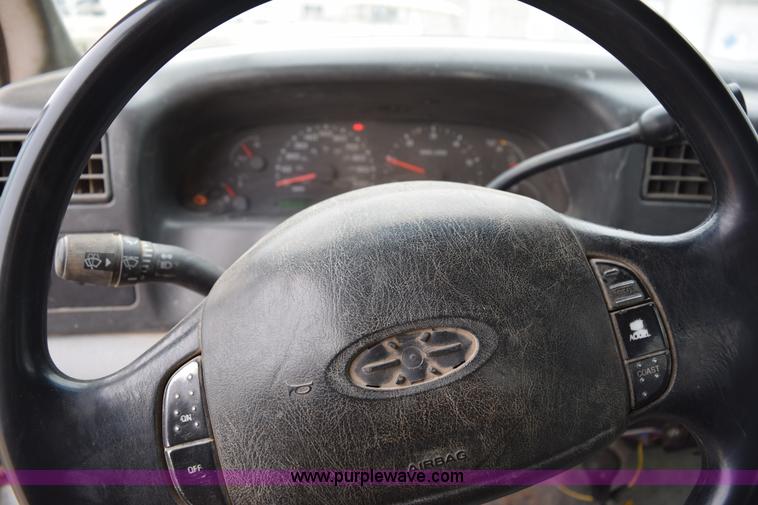 image for item K2321 2003 Ford F250 Super Duty XL SuperCab flatbed pickup truck