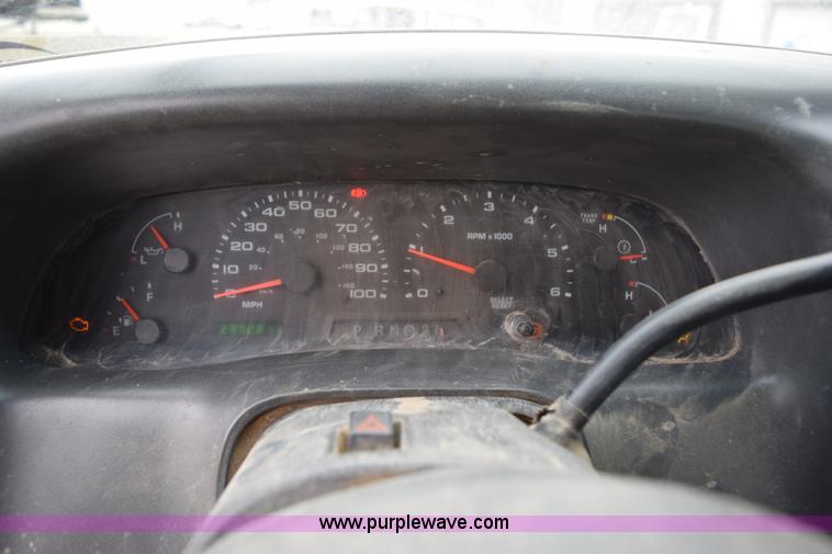 image for item K2321 2003 Ford F250 Super Duty XL SuperCab flatbed pickup truck