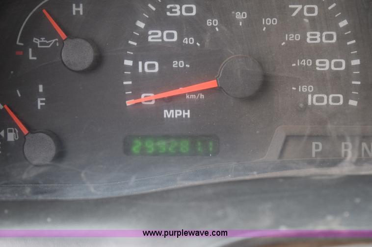 image for item K2321 2003 Ford F250 Super Duty XL SuperCab flatbed pickup truck