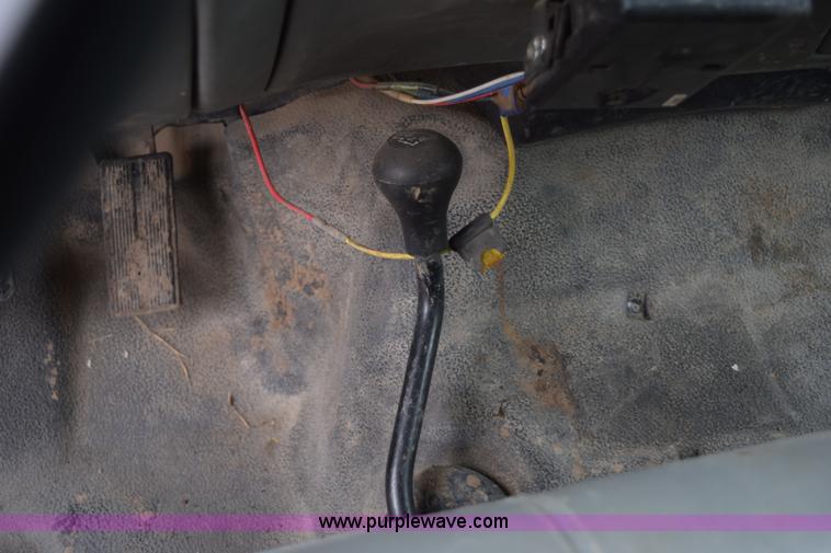 image for item K2321 2003 Ford F250 Super Duty XL SuperCab flatbed pickup truck