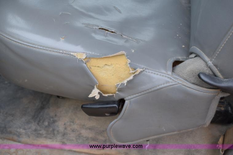 image for item K2321 2003 Ford F250 Super Duty XL SuperCab flatbed pickup truck