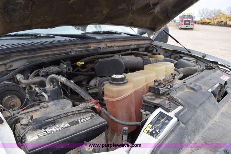 image for item K2321 2003 Ford F250 Super Duty XL SuperCab flatbed pickup truck