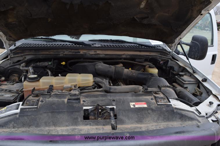 image for item K2321 2003 Ford F250 Super Duty XL SuperCab flatbed pickup truck