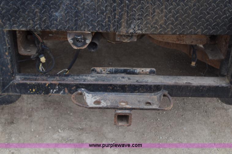 image for item K2321 2003 Ford F250 Super Duty XL SuperCab flatbed pickup truck