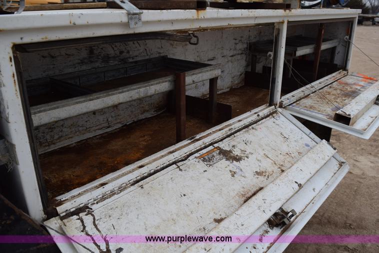 image for item K2321 2003 Ford F250 Super Duty XL SuperCab flatbed pickup truck