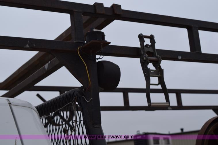 image for item K2321 2003 Ford F250 Super Duty XL SuperCab flatbed pickup truck