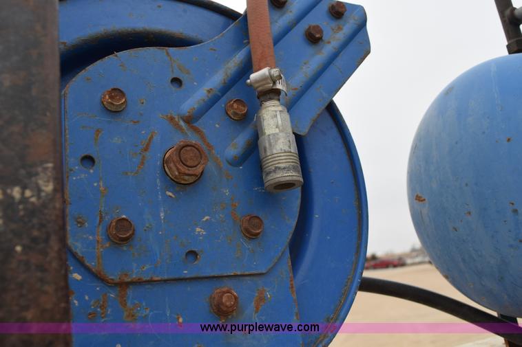 image for item K2321 2003 Ford F250 Super Duty XL SuperCab flatbed pickup truck