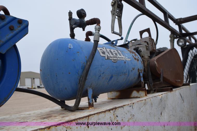 image for item K2321 2003 Ford F250 Super Duty XL SuperCab flatbed pickup truck