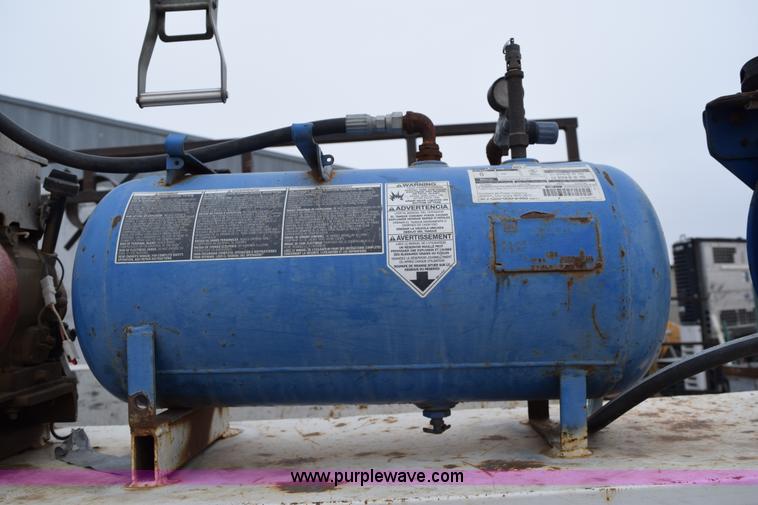 image for item K2321 2003 Ford F250 Super Duty XL SuperCab flatbed pickup truck