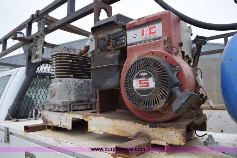 image for item K2321 2003 Ford F250 Super Duty XL SuperCab flatbed pickup truck