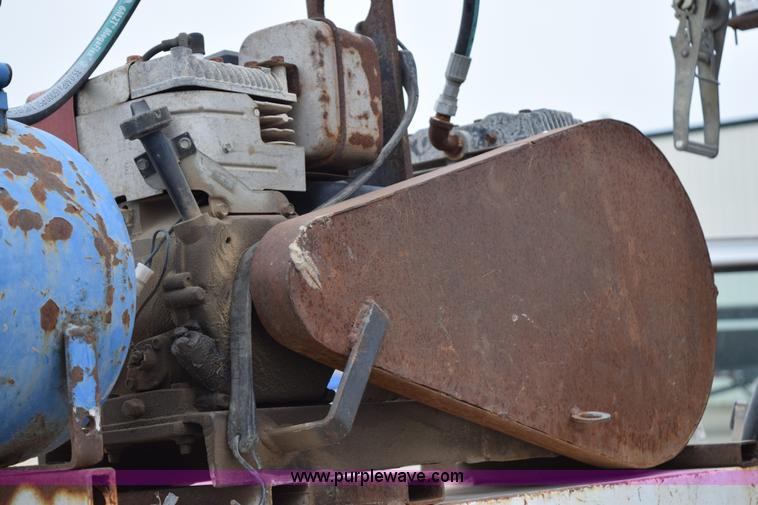 image for item K2321 2003 Ford F250 Super Duty XL SuperCab flatbed pickup truck