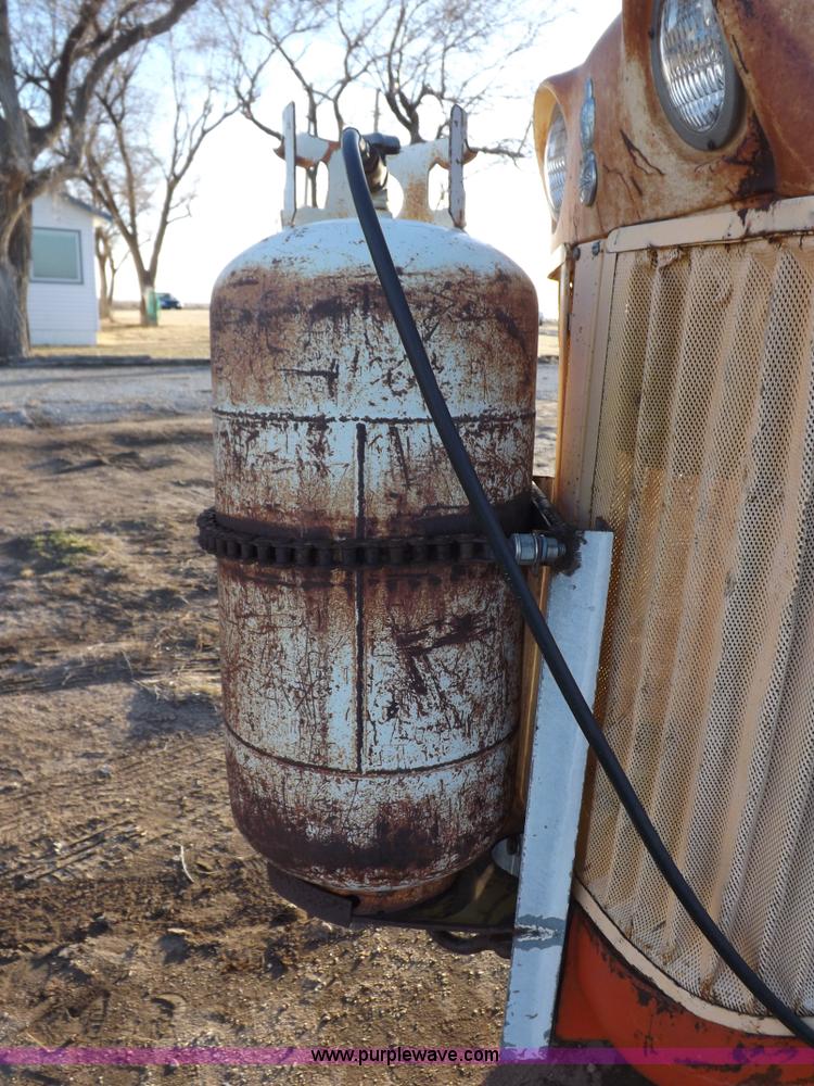 image for item K3181 Case 830 tractor