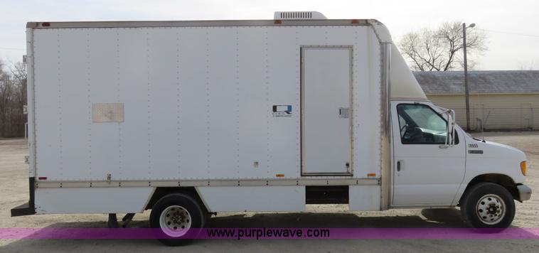 image for item K7206 1996 Ford Econoline E450 box truck