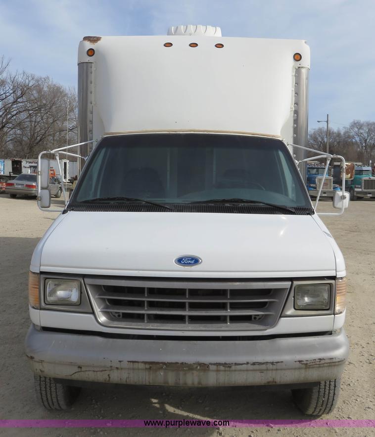 image for item K7206 1996 Ford Econoline E450 box truck
