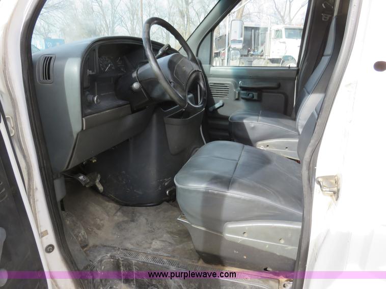 image for item K7206 1996 Ford Econoline E450 box truck