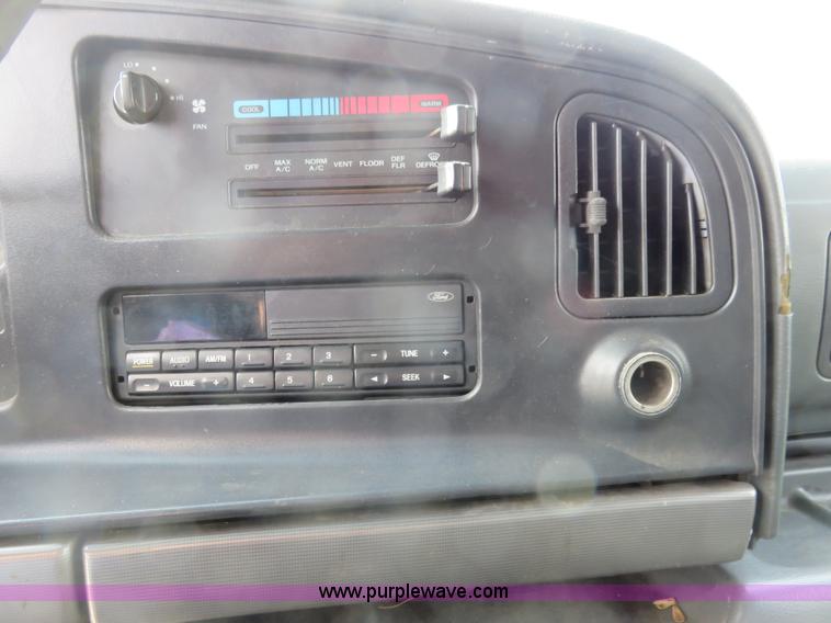 image for item K7206 1996 Ford Econoline E450 box truck