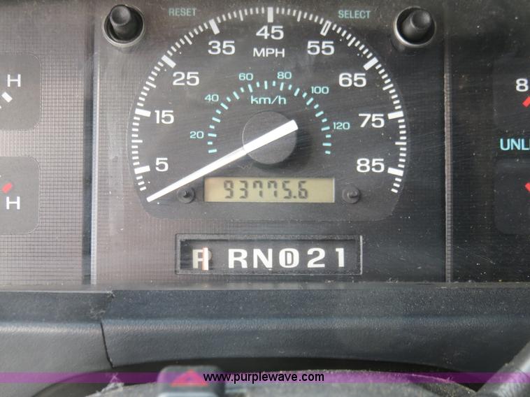 image for item K7206 1996 Ford Econoline E450 box truck