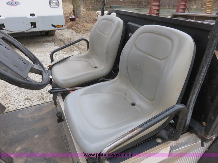image for item K7216 2007 Club Car utility vehicle