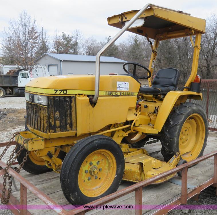 image for item K7219 1994 John Deere 770 utility tractor