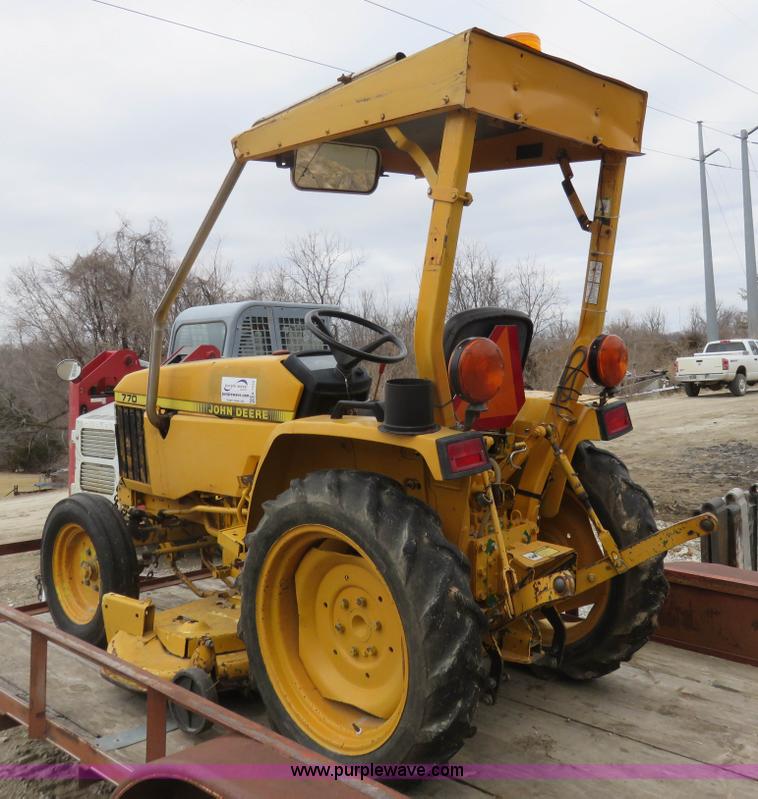 image for item K7219 1994 John Deere 770 utility tractor