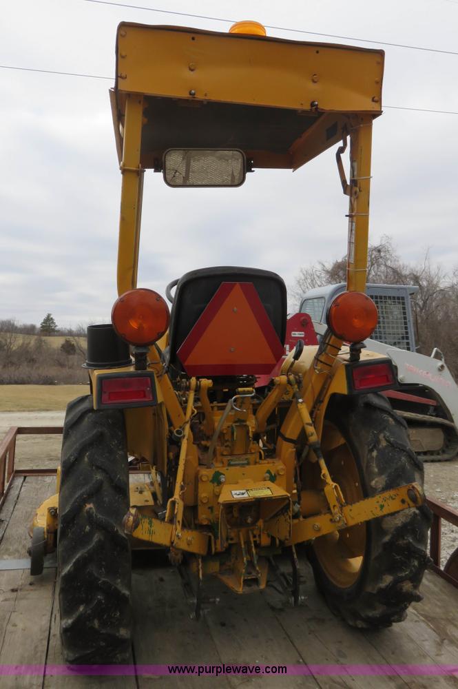 image for item K7219 1994 John Deere 770 utility tractor