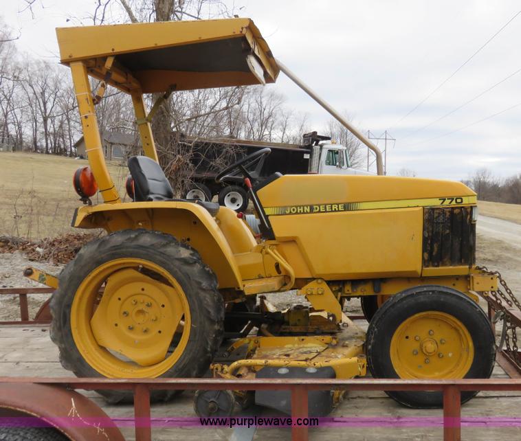 image for item K7219 1994 John Deere 770 utility tractor