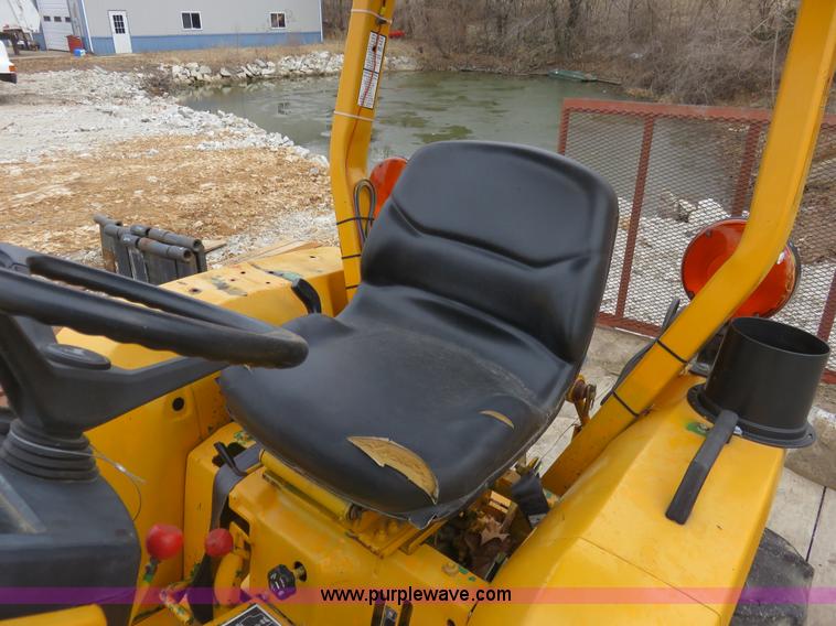 image for item K7219 1994 John Deere 770 utility tractor