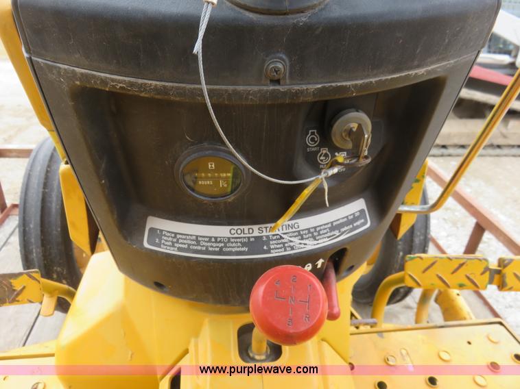 image for item K7219 1994 John Deere 770 utility tractor