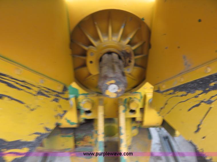 image for item K7219 1994 John Deere 770 utility tractor