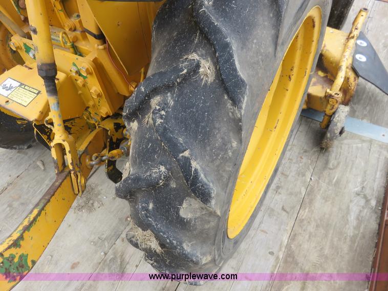 image for item K7219 1994 John Deere 770 utility tractor