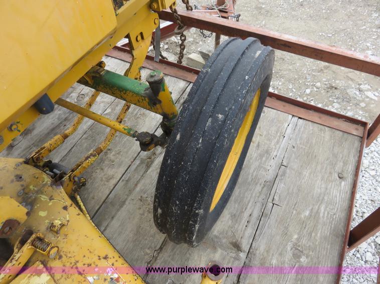 image for item K7219 1994 John Deere 770 utility tractor