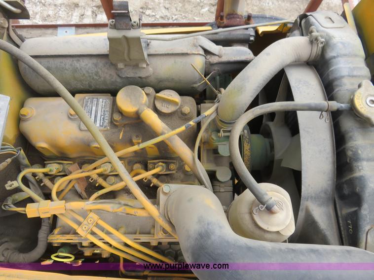 image for item K7219 1994 John Deere 770 utility tractor