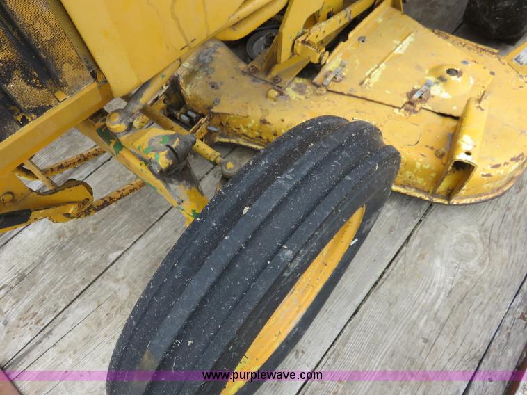 image for item K7219 1994 John Deere 770 utility tractor