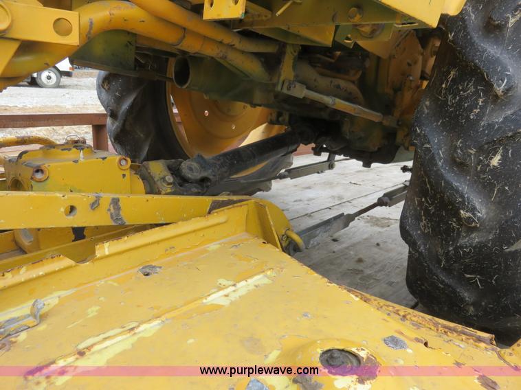 image for item K7219 1994 John Deere 770 utility tractor