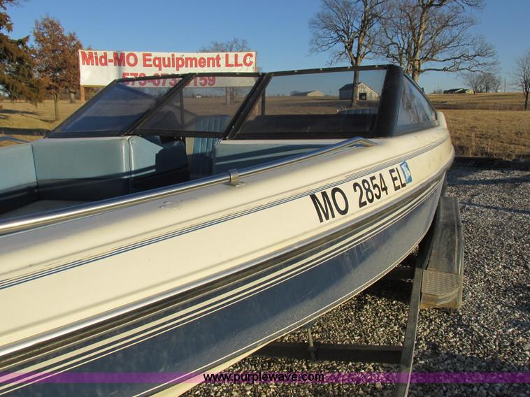 image for item Z9617 1989 Sunbird Eurosport II boat