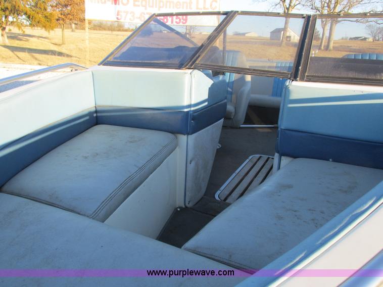 image for item Z9617 1989 Sunbird Eurosport II boat