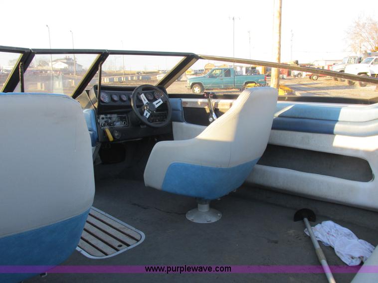 image for item Z9617 1989 Sunbird Eurosport II boat