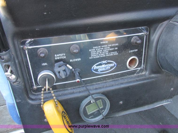 image for item Z9617 1989 Sunbird Eurosport II boat