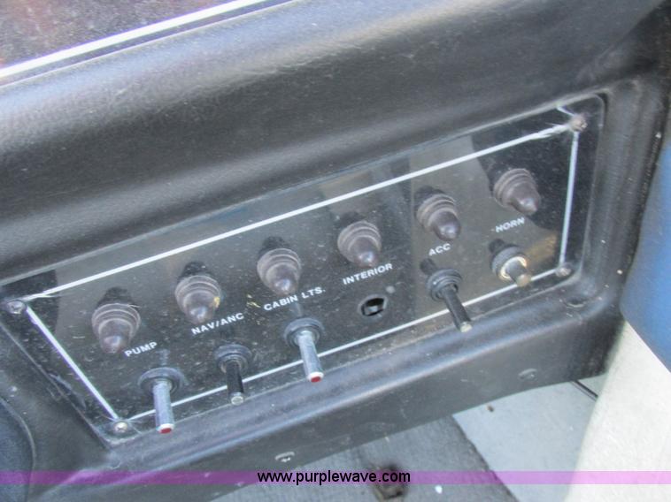 image for item Z9617 1989 Sunbird Eurosport II boat