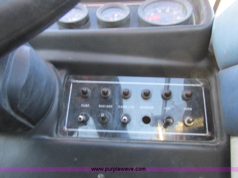 image for item Z9617 1989 Sunbird Eurosport II boat