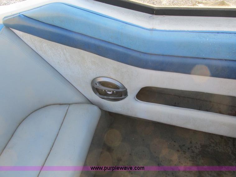 image for item Z9617 1989 Sunbird Eurosport II boat