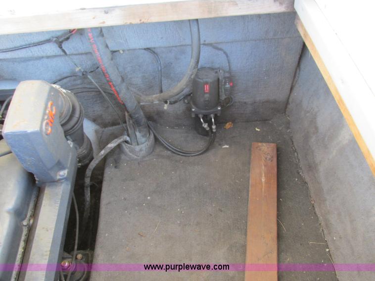 image for item Z9617 1989 Sunbird Eurosport II boat