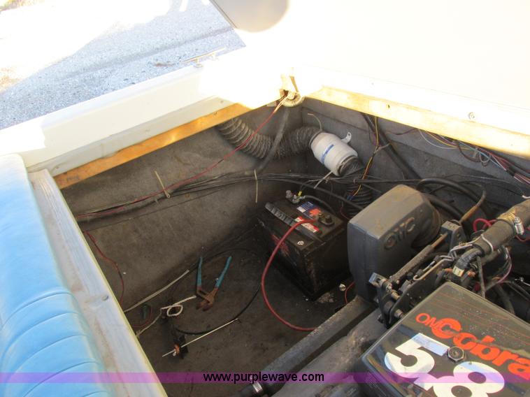 image for item Z9617 1989 Sunbird Eurosport II boat