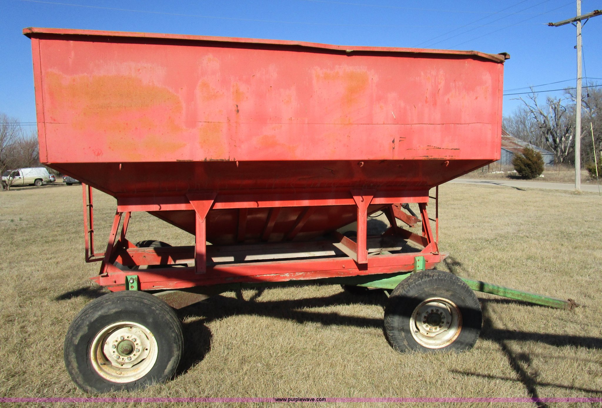 Gravity wagon in Mound Valley, KS Item D2294 sold Purple Wave