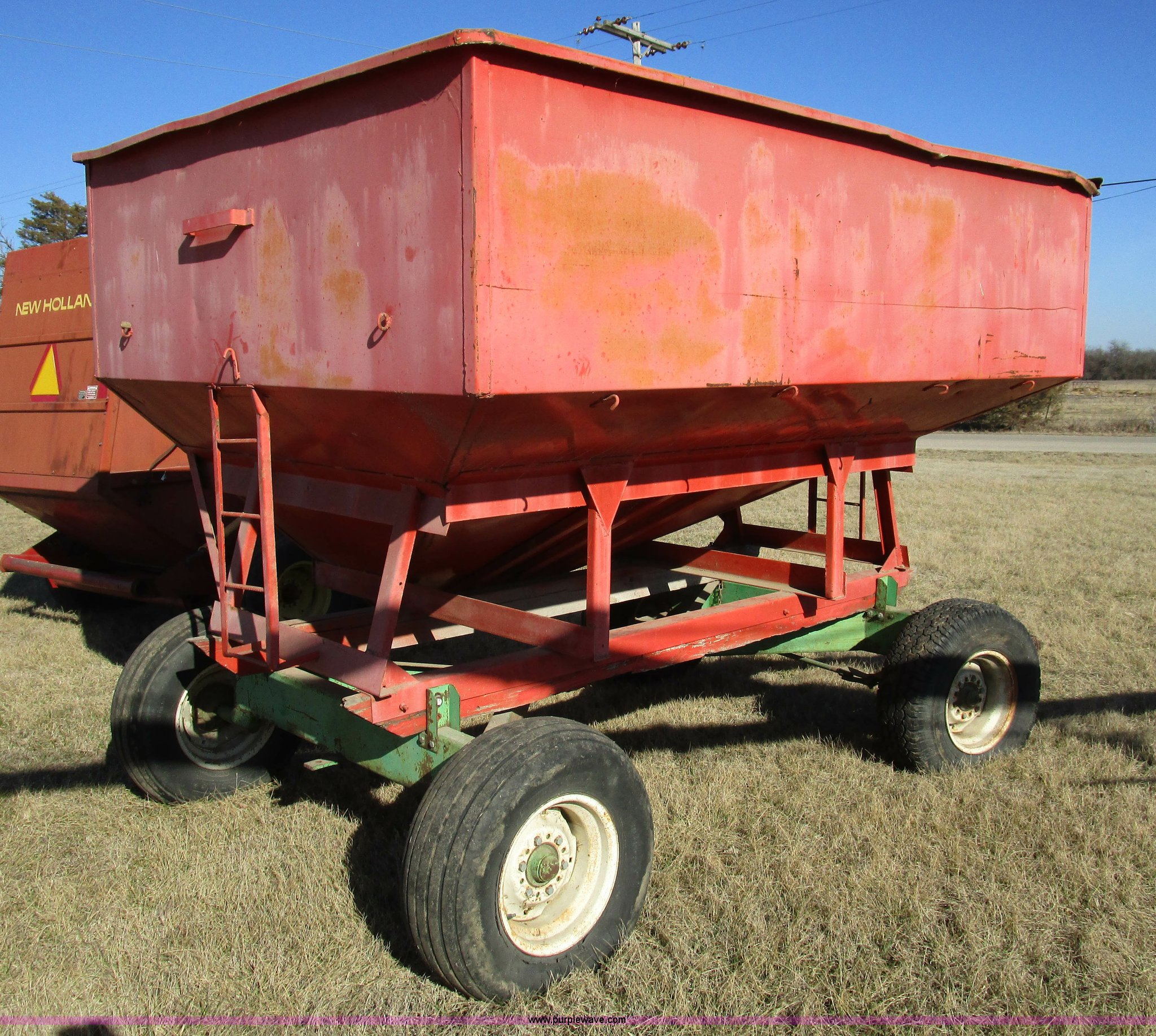 Gravity wagon in Mound Valley, KS Item D2294 sold Purple Wave
