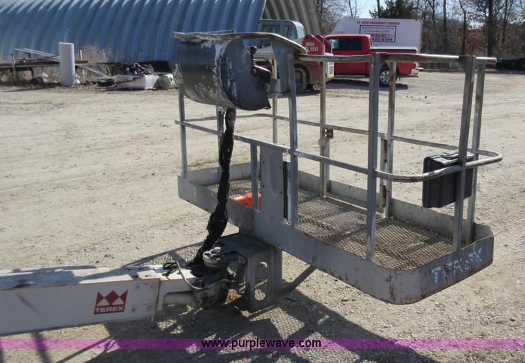 image for item AV9904 Terex TB44 boom lift