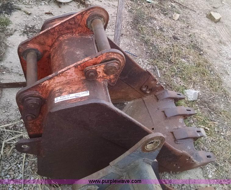 image for item AV9919 Koehring 28"W toothed excavator bucket