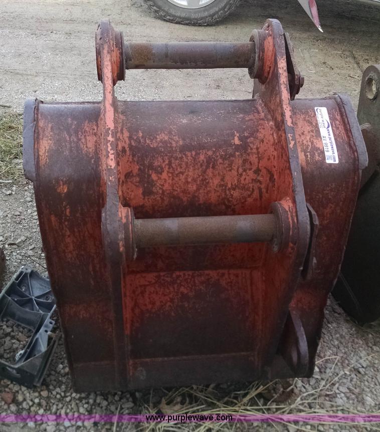 image for item AV9919 Koehring 28"W toothed excavator bucket